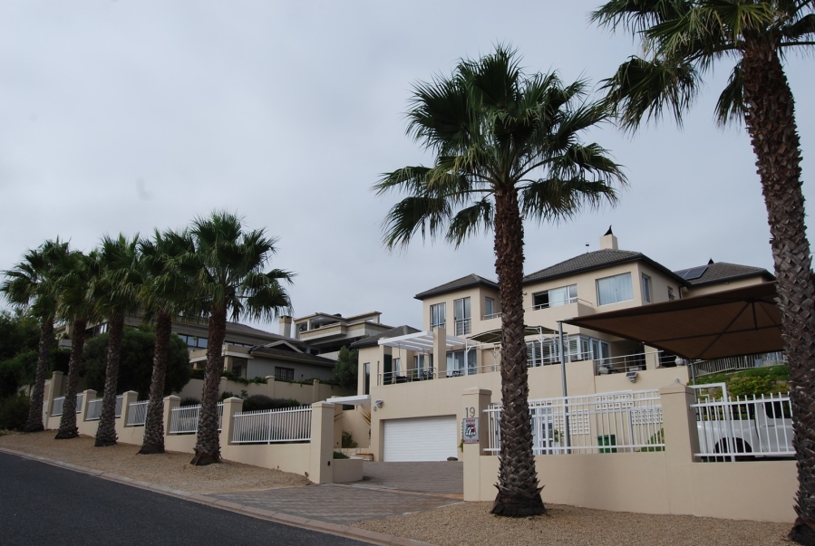 5 Bedroom Property for Sale in Country Club Western Cape